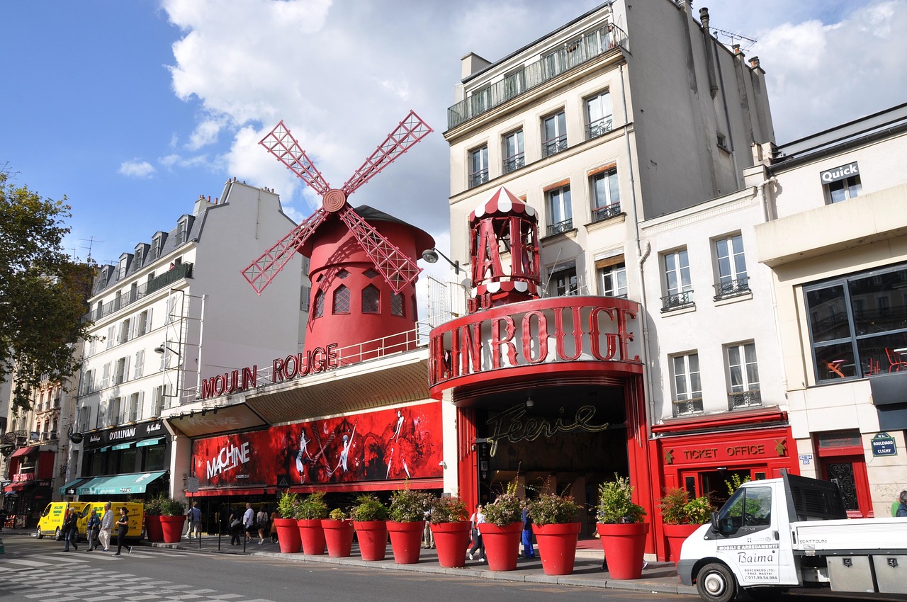 Paris Night Tour + Moulin Rouge Show