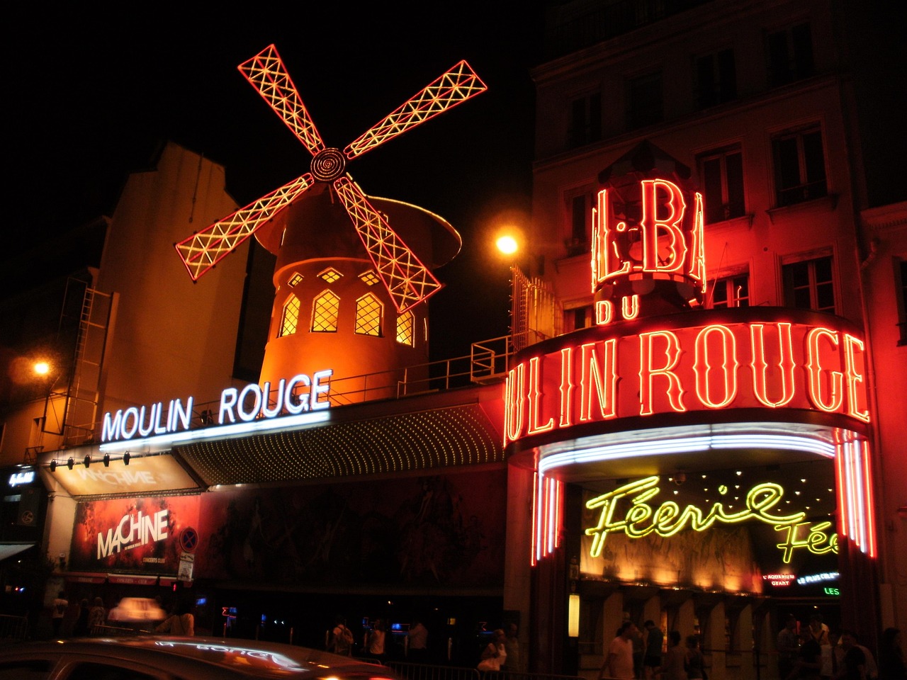 Paris Night Tour + Moulin Rouge Show